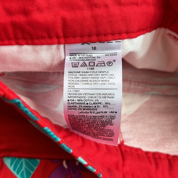 Size 16 Old Navy Everyday Short - Red Floral - Picture 3 of 3
